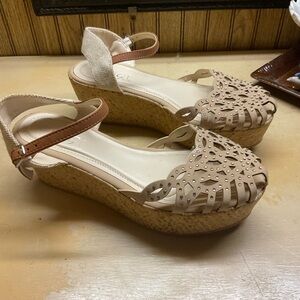 Women’s low wedge shoe